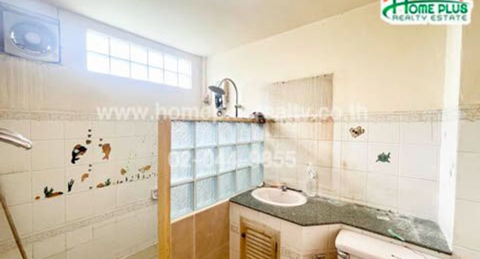 For sale 4 bedrooms townhouse in Chatuchak, Bangkok