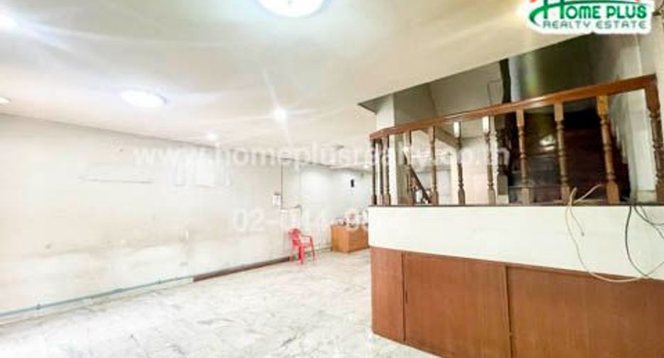 For sale 4 bedrooms townhouse in Chatuchak, Bangkok
