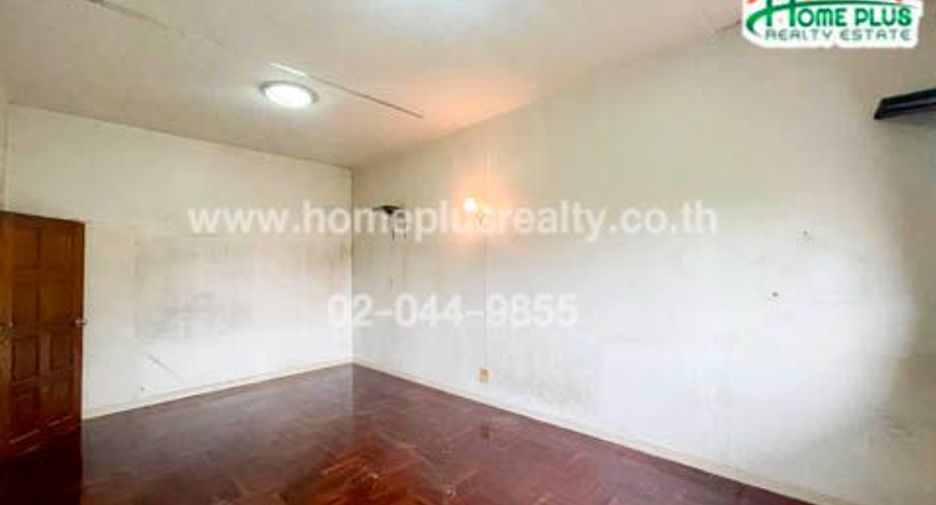 For sale 4 bedrooms townhouse in Chatuchak, Bangkok
