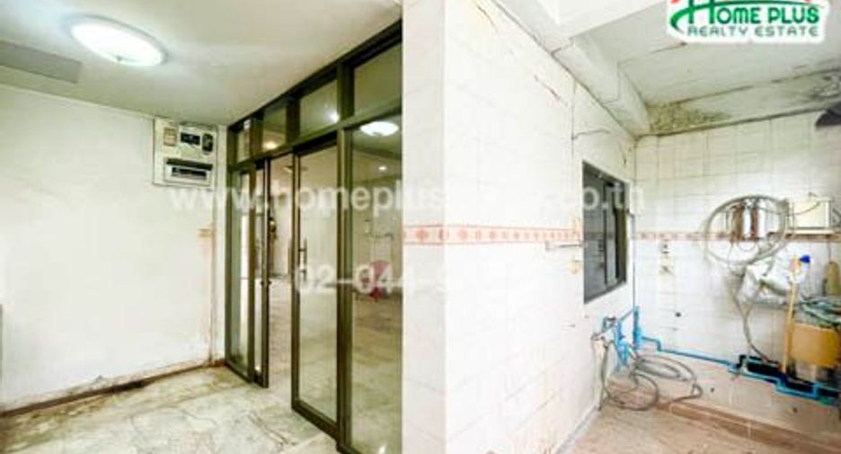 For sale 4 bedrooms townhouse in Chatuchak, Bangkok