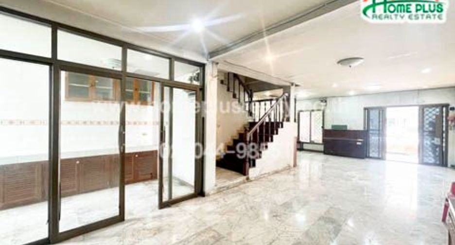 For sale 4 bedrooms townhouse in Chatuchak, Bangkok