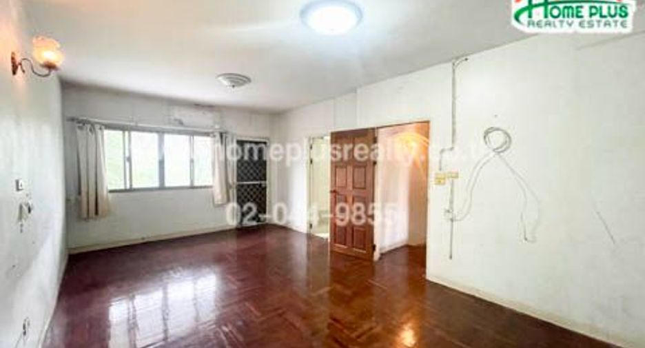 For sale 4 bedrooms townhouse in Chatuchak, Bangkok