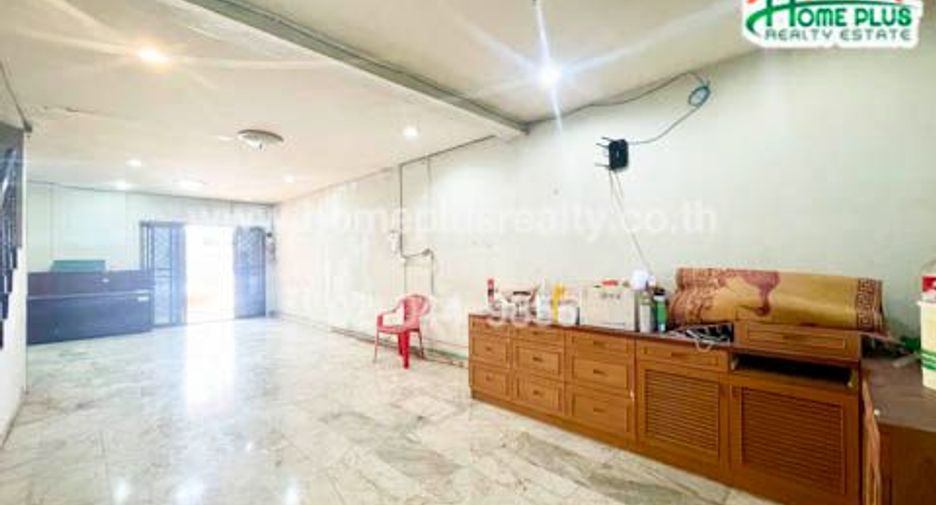 For sale 4 bedrooms townhouse in Chatuchak, Bangkok