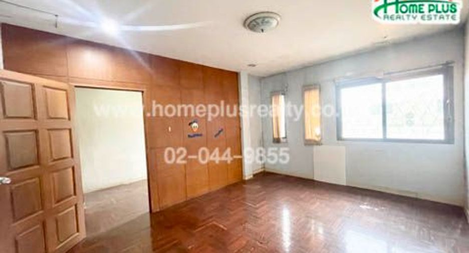 For sale 4 bedrooms townhouse in Chatuchak, Bangkok