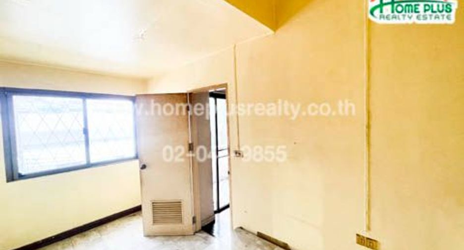 For sale 4 bedrooms townhouse in Chatuchak, Bangkok