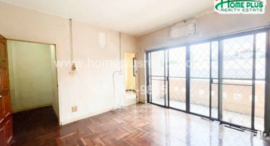 For sale 4 bedrooms townhouse in Chatuchak, Bangkok
