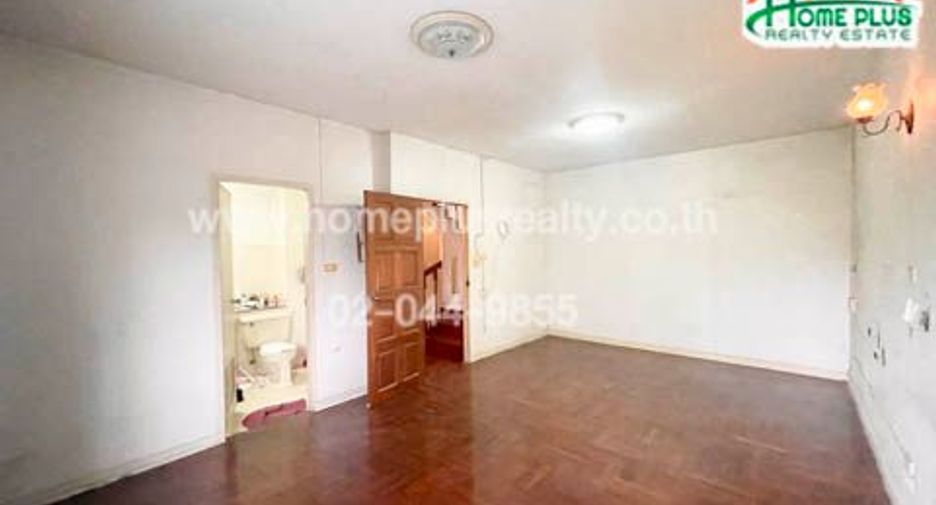 For sale 4 bedrooms townhouse in Chatuchak, Bangkok