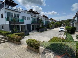 Casa adosada en venta de 2 habitaciones en Kathu, Phuket