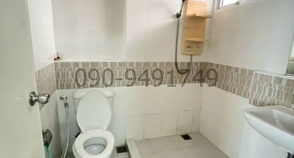 For rent 3 bedrooms townhouse in Khlong Sam Wa, Bangkok