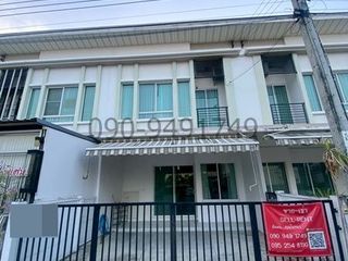 Reihenhaus zur Miete mit 3 Zimmer in Khlong Sam Wa, Bangkok