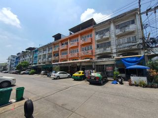 For sale 3 Beds retail Space in Lat Phrao, Bangkok