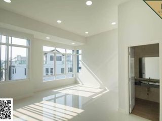 For sale 2 bedrooms retail Space in Huai Khwang, Bangkok