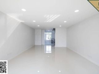 For sale 2 bedrooms retail Space in Huai Khwang, Bangkok