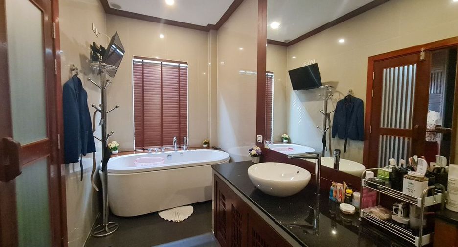 For rent and for sale 3 bedrooms villa in Mueang Phuket, Phuket