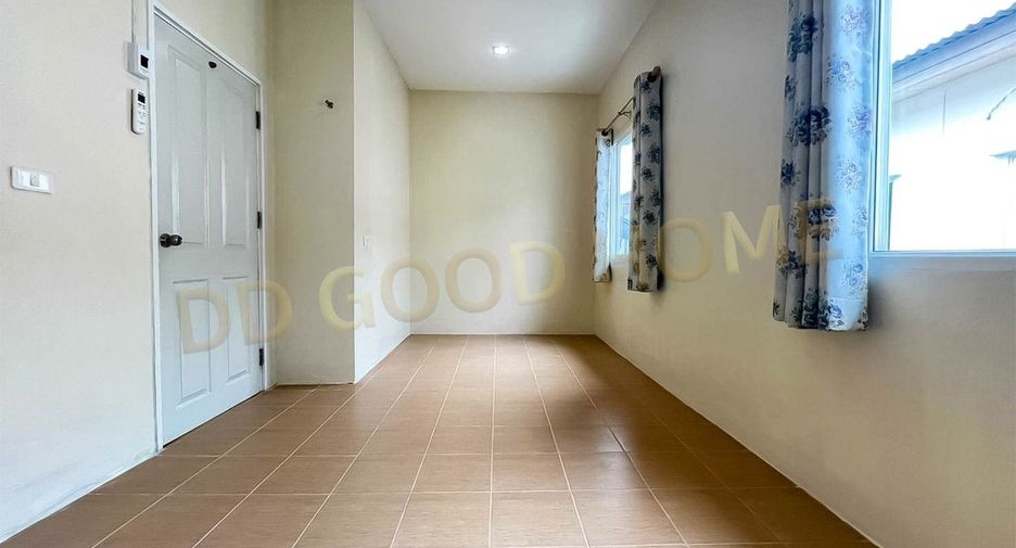 For rent 3 Beds townhouse in Sai Noi, Nonthaburi