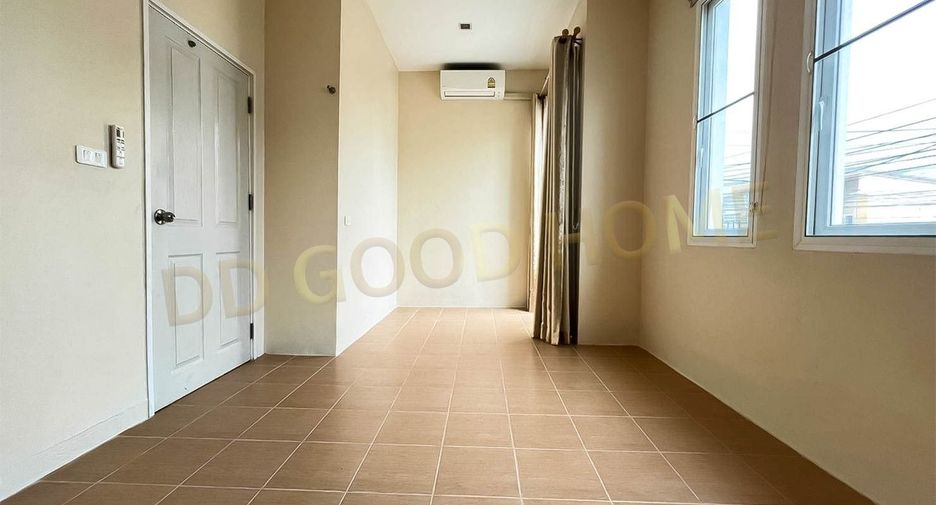 For rent 3 bed townhouse in Sai Noi, Nonthaburi