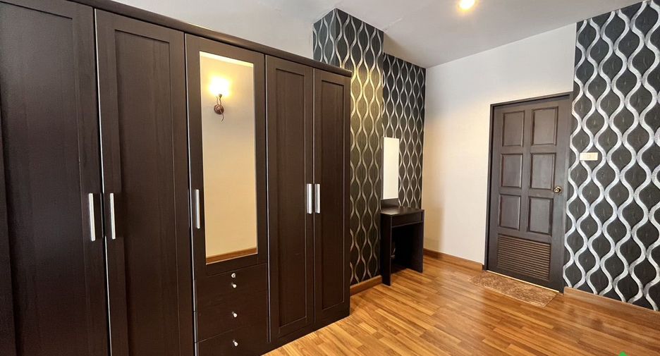 For sale 3 bedrooms condo in Mueang Chiang Mai, Chiang Mai