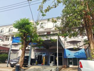 For rent 3 bed retail Space in Nong Chok, Bangkok