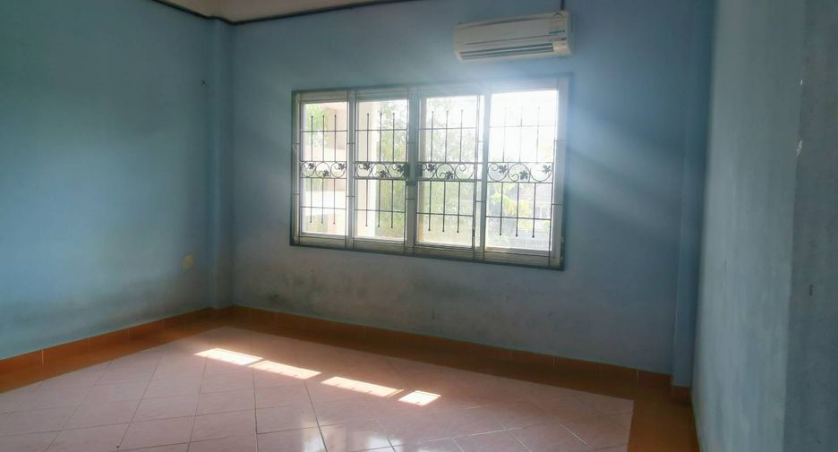For rent 3 bedrooms retail Space in Nong Chok, Bangkok