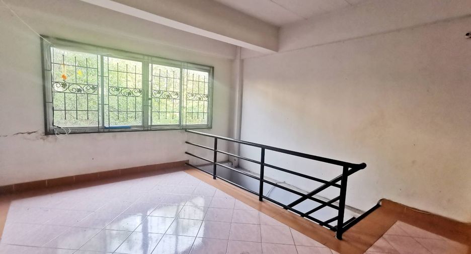 For rent 3 bedrooms retail Space in Nong Chok, Bangkok