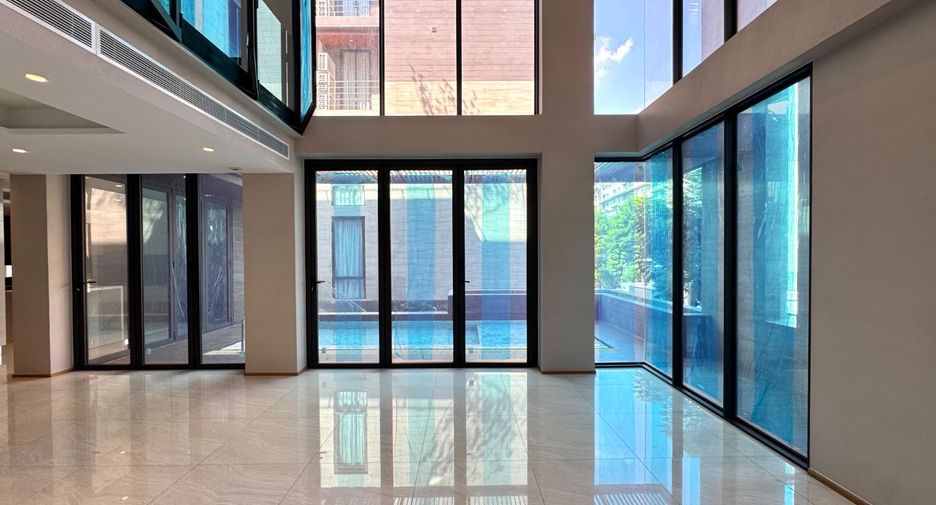 À vendre 4 chambres maison à Yan Nawa, Bangkok