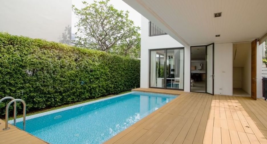 Casa en alquiler de 4 habitaciones en Khlong Toei, Bangkok