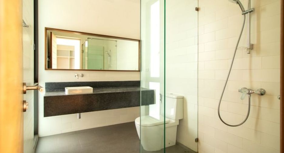 Casa en alquiler de 4 habitaciones en Khlong Toei, Bangkok