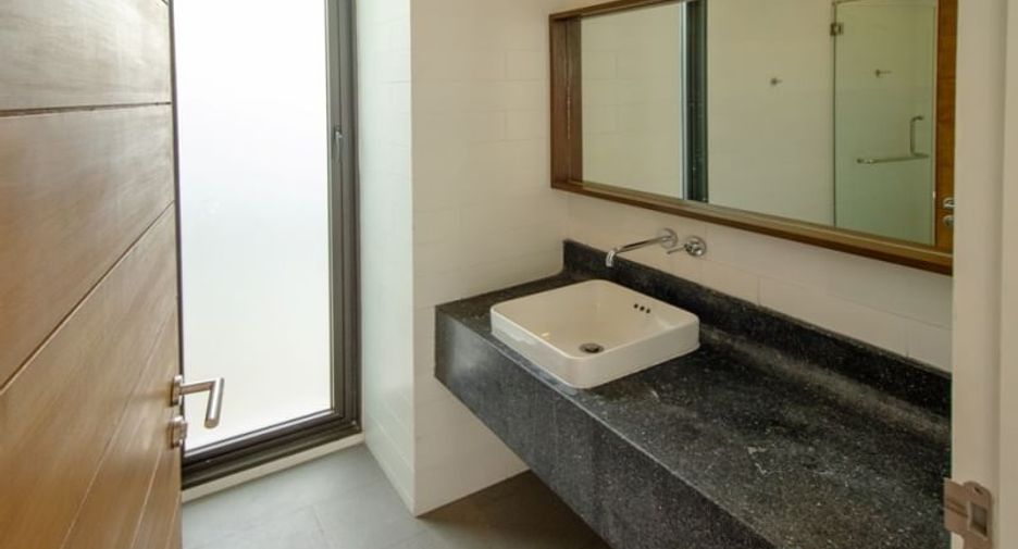 Casa en alquiler de 4 habitaciones en Khlong Toei, Bangkok
