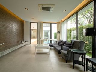 Casa en alquiler de 4 habitaciones en Khlong Toei, Bangkok