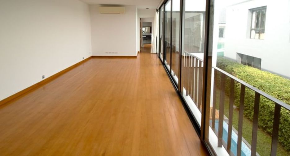 Casa en alquiler de 4 habitaciones en Khlong Toei, Bangkok
