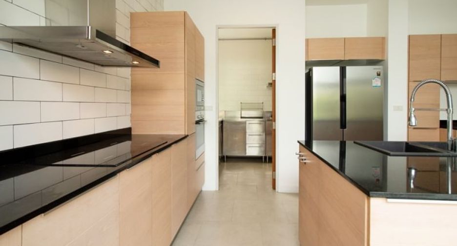 Casa en alquiler de 4 habitaciones en Khlong Toei, Bangkok