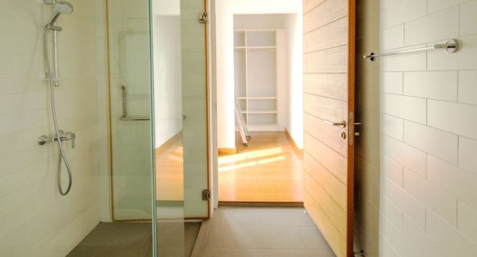 Casa en alquiler de 4 habitaciones en Khlong Toei, Bangkok