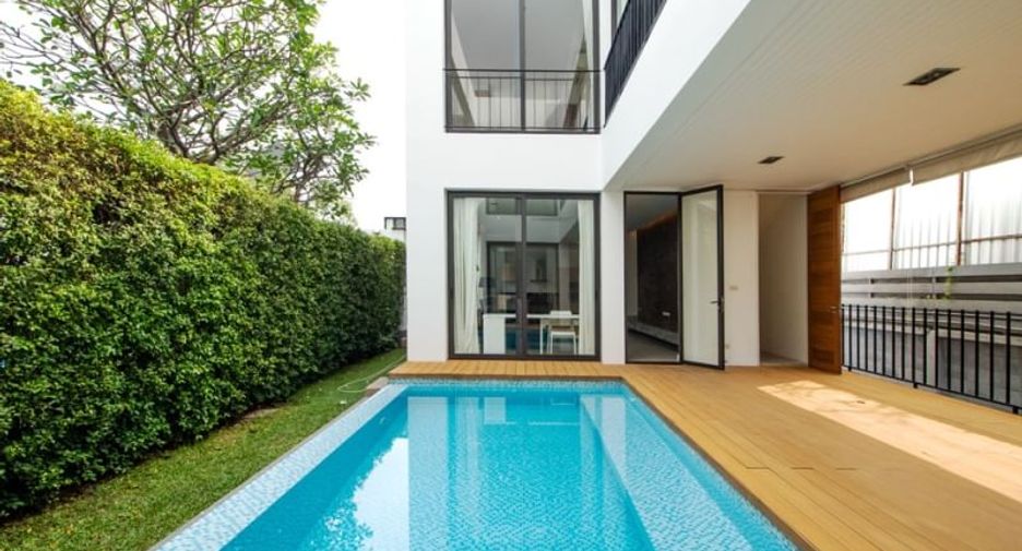 Casa en alquiler de 4 habitaciones en Khlong Toei, Bangkok