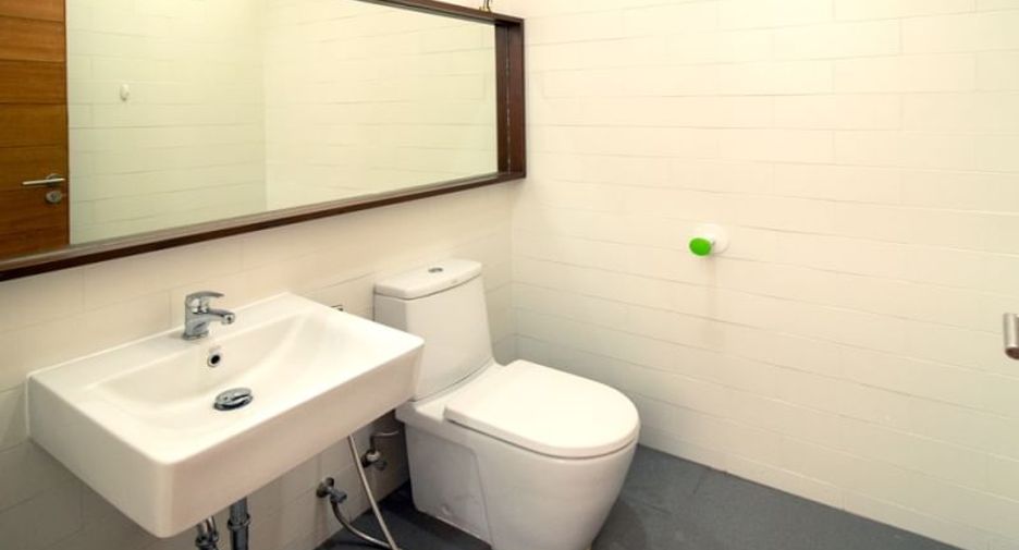 Casa en alquiler de 4 habitaciones en Khlong Toei, Bangkok