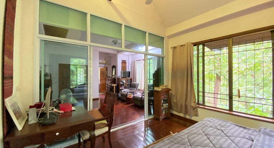 For sale 4 bedrooms house in Mueang Lamphun, Lamphun