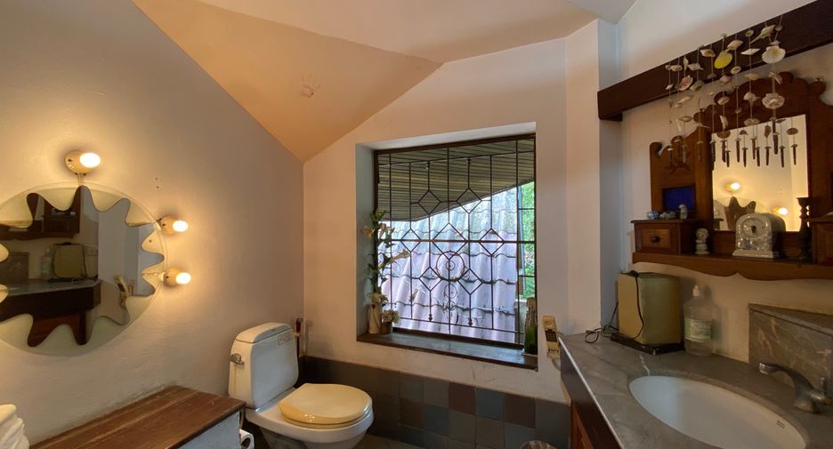 For sale 4 bedrooms house in Mueang Lamphun, Lamphun