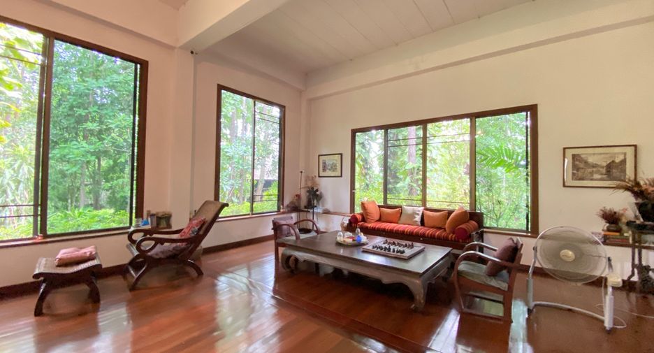 For sale 4 bedrooms house in Mueang Lamphun, Lamphun