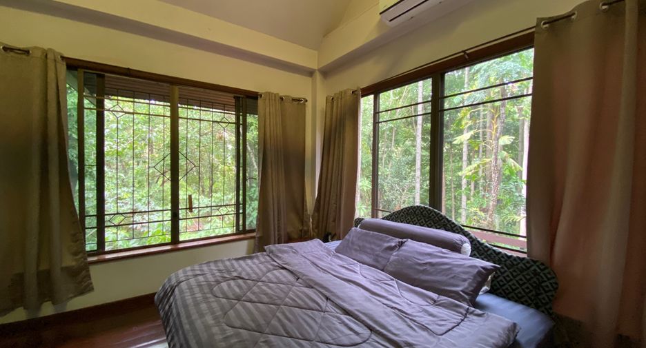 For sale 4 bedrooms house in Mueang Lamphun, Lamphun