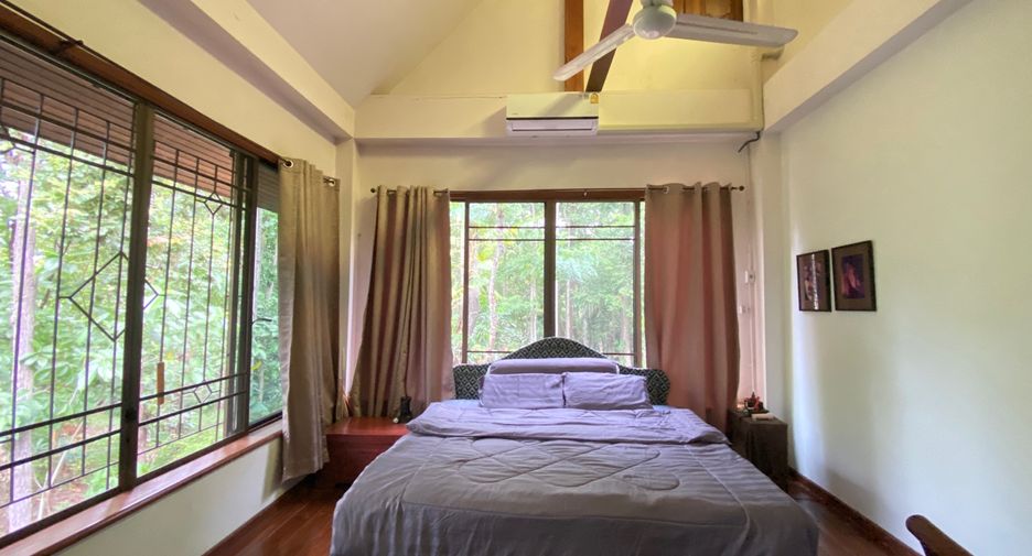 For sale 4 bedrooms house in Mueang Lamphun, Lamphun