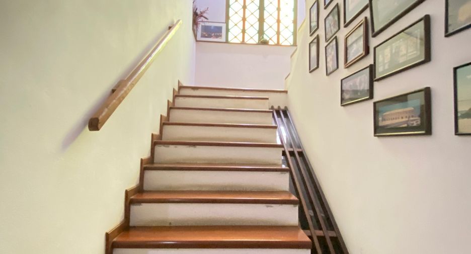 For sale 4 bedrooms house in Mueang Lamphun, Lamphun
