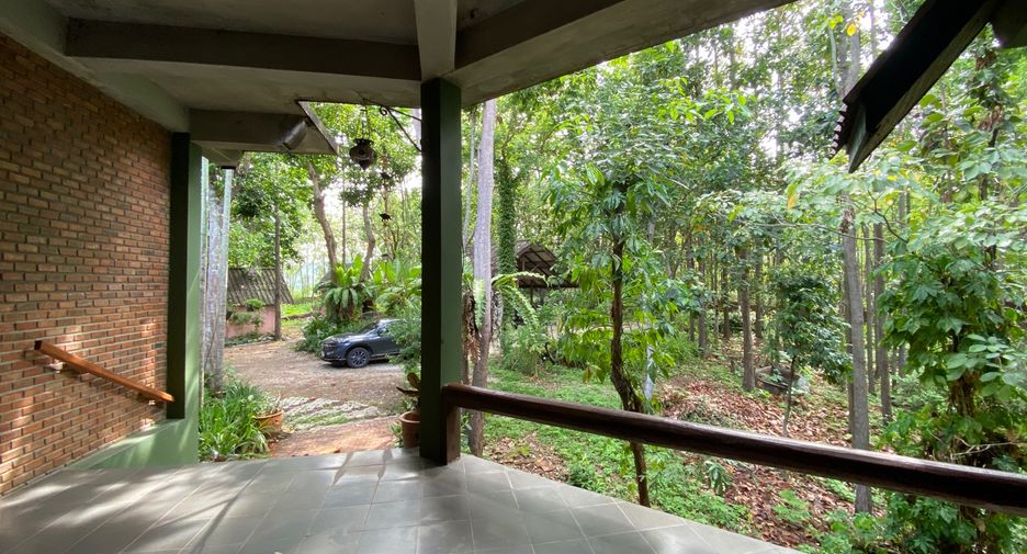 For sale 4 bedrooms house in Mueang Lamphun, Lamphun