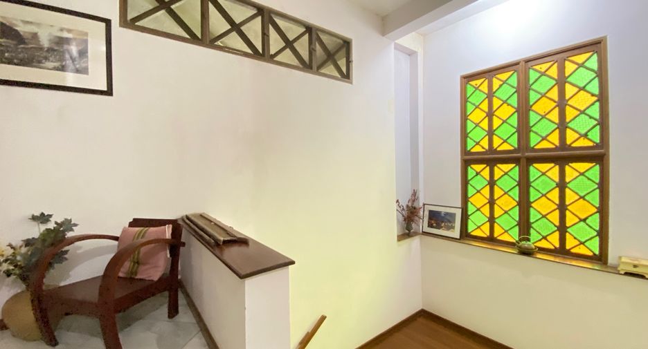 For sale 4 bedrooms house in Mueang Lamphun, Lamphun