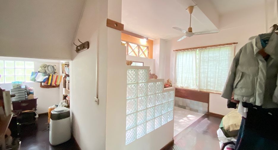 For sale 4 bedrooms house in Mueang Lamphun, Lamphun