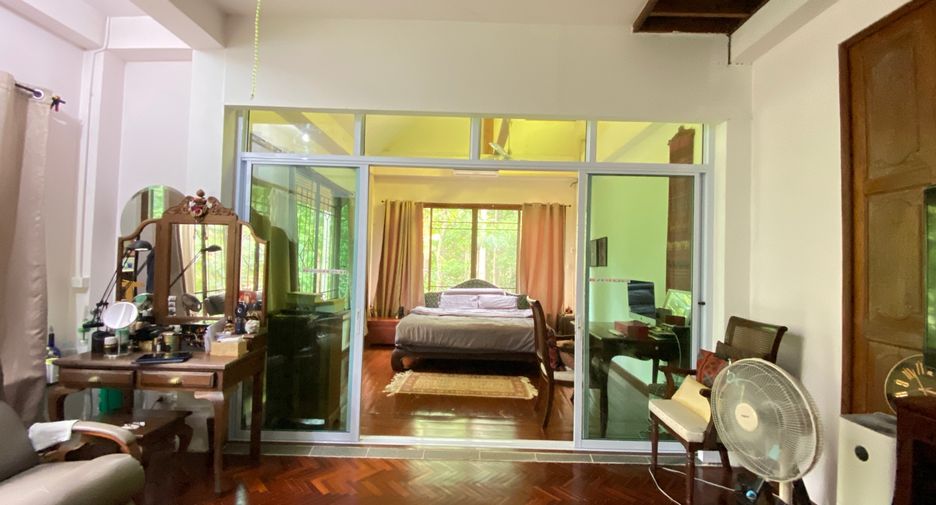 For sale 4 bedrooms house in Mueang Lamphun, Lamphun