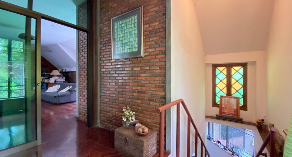 For sale 4 bedrooms house in Mueang Lamphun, Lamphun