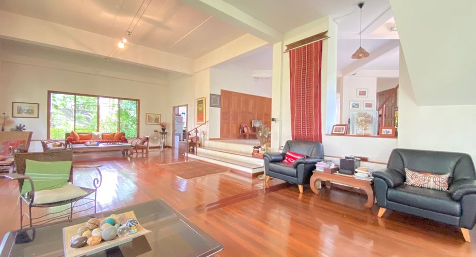For sale 4 bedrooms house in Mueang Lamphun, Lamphun