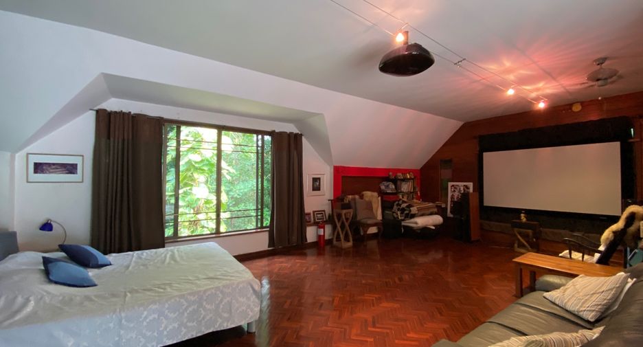 For sale 4 bedrooms house in Mueang Lamphun, Lamphun
