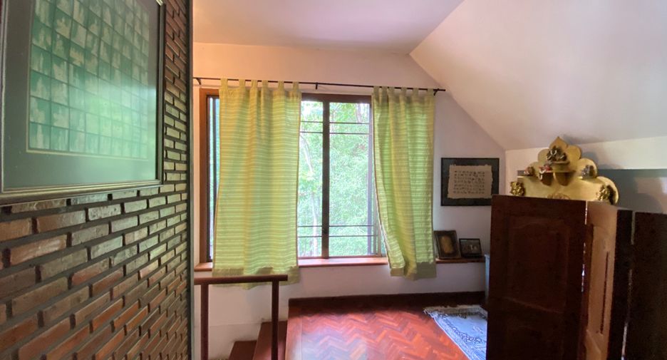 For sale 4 bedrooms house in Mueang Lamphun, Lamphun