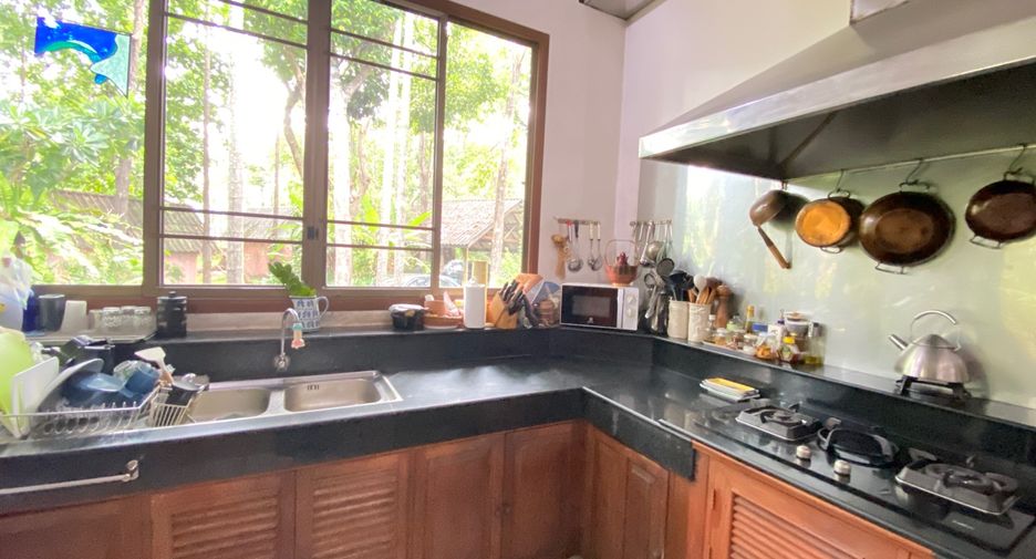 For sale 4 bedrooms house in Mueang Lamphun, Lamphun