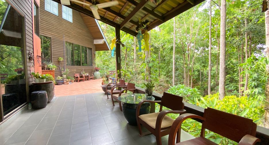 For sale 4 bedrooms house in Mueang Lamphun, Lamphun